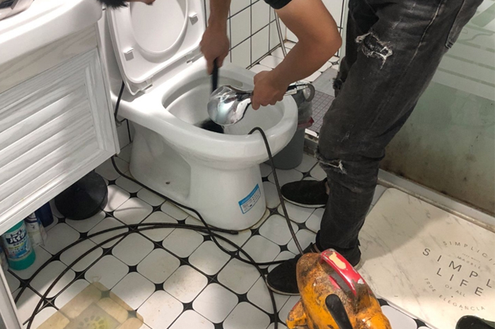 南区街道马桶堵塞自己疏通还是找师傅？专业上门服务让你省时更省心